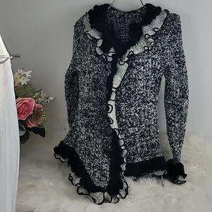 1770  SLNN  Sweater Black & White